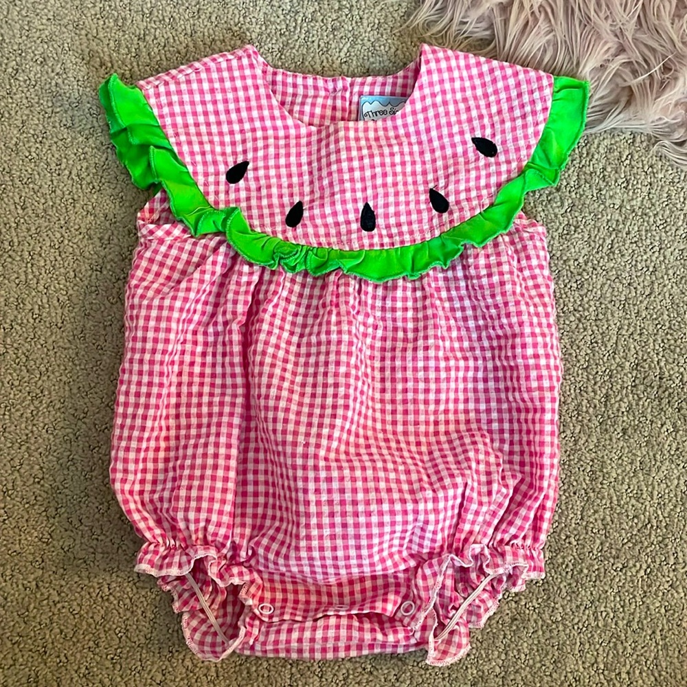 Three Sisters seersucker bubble girls size 9 months. Great for summer!! 🍉